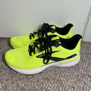 Brand New Brooks Launch 8 GTS